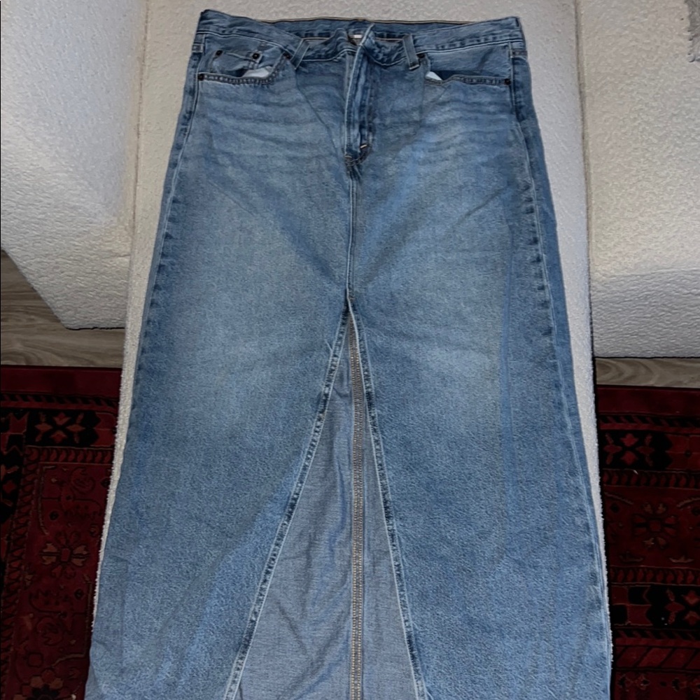 levi’s denim skirt with slit